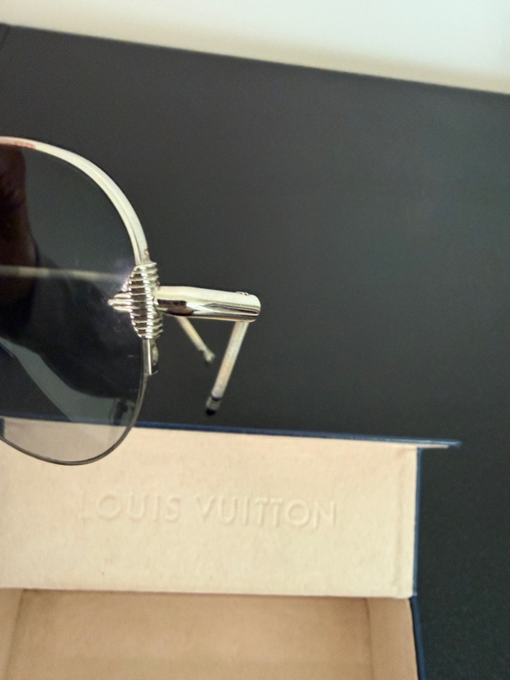 Louis Vuitton Silver and Black Gradient Aviator Sunglasses - Picture 5 of 8